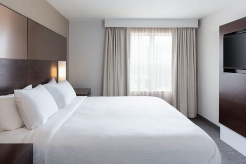 Premium bedding, in-room safe, desk, blackout drapes