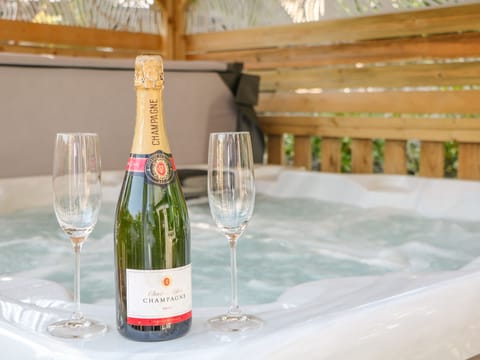 Cottage | Food and drink