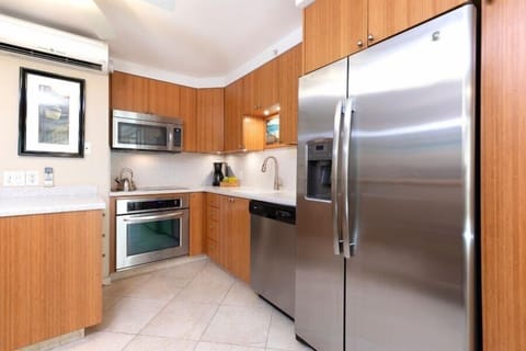 Condo, 2 Bedrooms | Private kitchen | Fridge, oven, coffee/tea maker