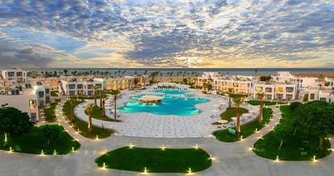 4 outdoor pools