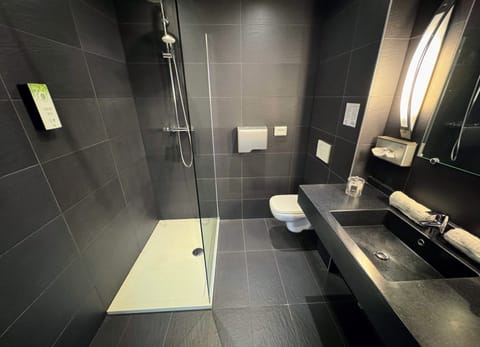 Rainfall showerhead, free toiletries, hair dryer, towels