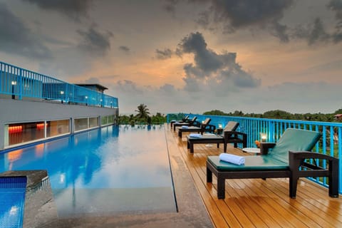 Outdoor pool, sun loungers