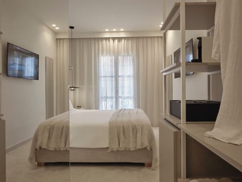 Deluxe Room with Balcony | Free WiFi, bed sheets