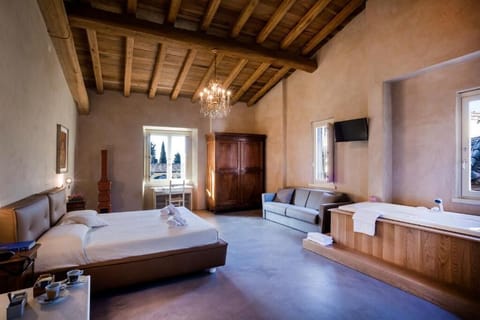 Memory foam beds, WiFi (free)