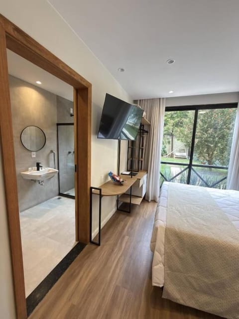 Premium Triple Suite | Hypo-allergenic bedding, minibar, iron/ironing board, free WiFi