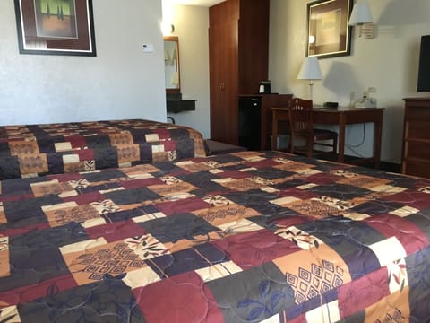 Standard Single Room, 1 King Bed | Individually decorated, individually furnished, desk, iron/ironing board