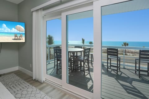 House, Multiple Beds (Great Sunsets II) | Interior