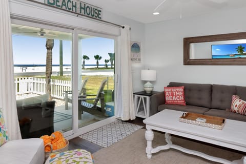House, Multiple Beds (Wine Down) | Living area