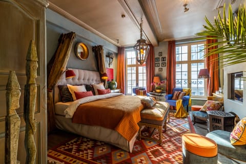 Eclectic Suite | Egyptian cotton sheets, premium bedding, pillowtop beds, minibar