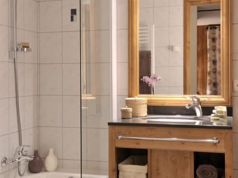 Family Quadruple Room | Free WiFi, bed sheets