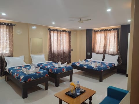 Deluxe Triple Room | Premium bedding, individually decorated, individually furnished, desk