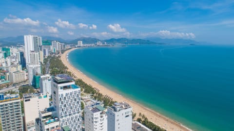 Beach nearby, white sand, beach shuttle, sun loungers