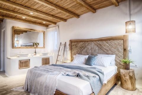 Deluxe Double Room | In-room safe, soundproofing, iron/ironing board, free WiFi