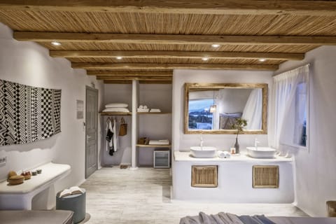 Deluxe Double Room | Living area | Flat-screen TV