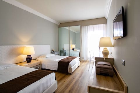 Standard Twin Room | Premium bedding, minibar, in-room safe, desk