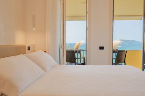Superior Double Room, 1 King Bed, Sea View | Premium bedding, minibar, in-room safe, desk