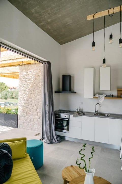 Studio Suite | Private kitchen | Full-size fridge, oven, stovetop, espresso maker