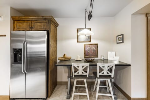 Condo, 1 Bedroom | Private kitchen