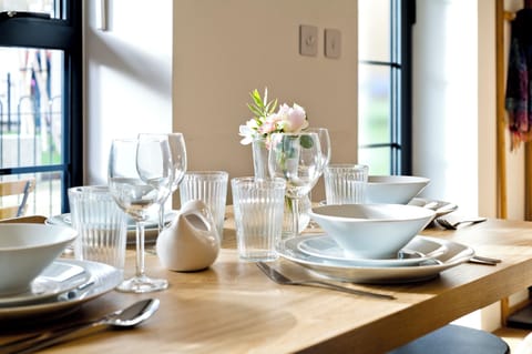 Apartment (1 Bedroom) | In-room dining