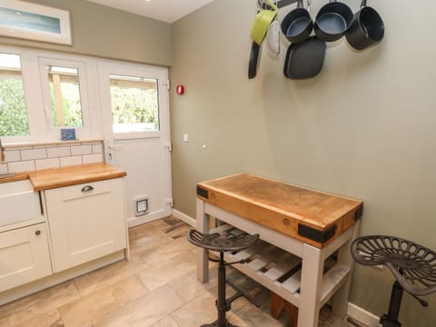 Fridge, dishwasher, electric kettle, toaster