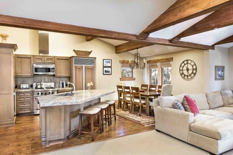 Suite, 4 Bedrooms | Living area | Flat-screen TV, fireplace, DVD player, pay movies