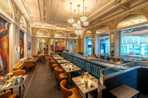 Breakfast, lunch, dinner served; French cuisine 