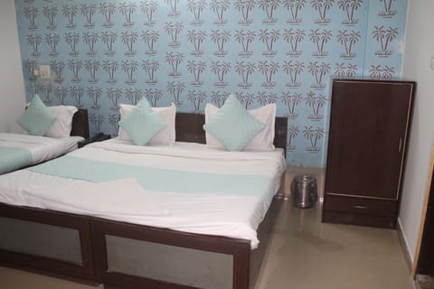 Free WiFi, bed sheets
