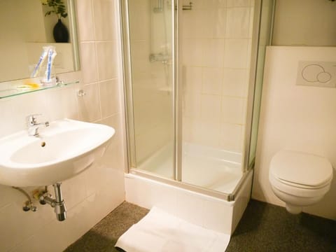 Shower, free toiletries, hair dryer, towels