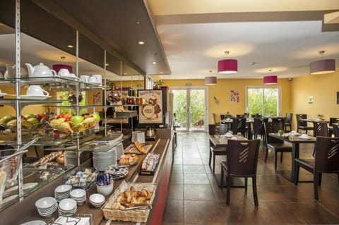 Daily buffet breakfast for a fee