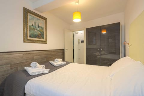 Basic Apartment, 1 Double Bed with Sofa bed | 1 bedroom, desk, laptop workspace, bed sheets