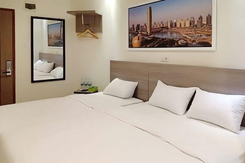 Executive Double Room | Desk, WiFi (free), bed sheets