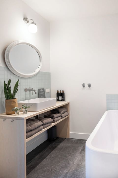 Family Quadruple Room | Bathroom | Hair dryer, towels, soap, shampoo