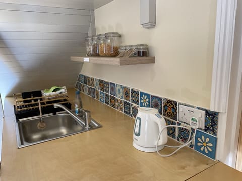 Cottage, 2 Bedrooms | 2 bedrooms, bed sheets