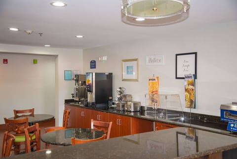 Free daily continental breakfast