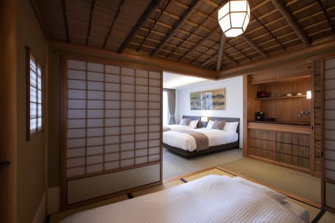Premium Twin Room | Desk, free WiFi, bed sheets