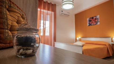 Basic Double Room, Non Smoking, Ensuite | Premium bedding, minibar, in-room safe, desk