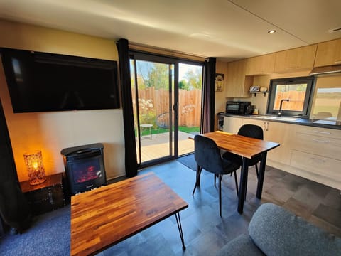 Premium Cottage | Living area | 120-cm LED TV with digital channels, TV, Netflix