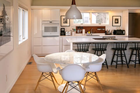 Premium Villa, 2 Bedrooms, Garden View, Annex Building | Private kitchen