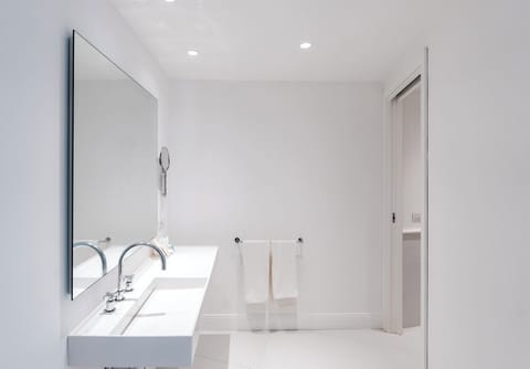 Exclusive Suite, 2 Bedrooms | Bathroom | Free toiletries, hair dryer, bidet, towels