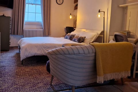 Studio | Iron/ironing board, WiFi (free), bed sheets
