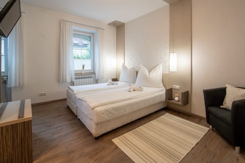 Individually furnished, desk, free WiFi, bed sheets