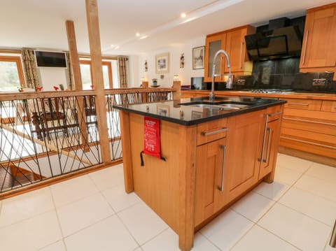 Fridge, dishwasher, cookware/dishes/utensils