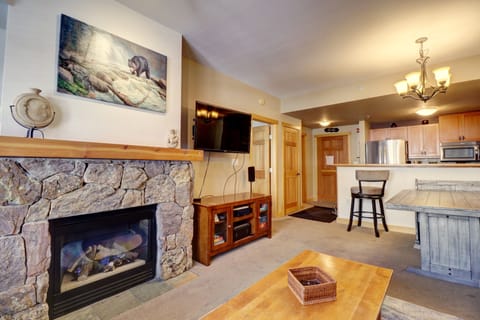 Condo, 1 Bedroom | Living area