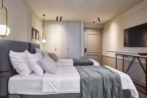 In-room safe, desk, blackout drapes, soundproofing