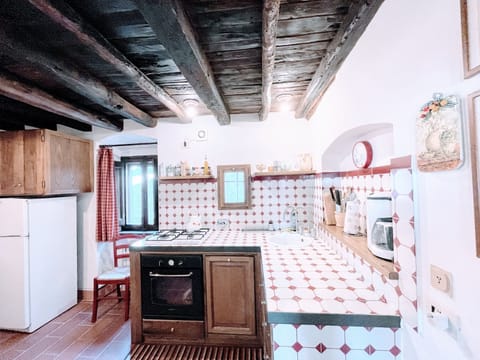 House, 2 Bedrooms, Smoking, Balcony | Private kitchen