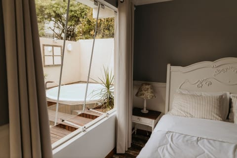 Suite | Individually decorated, individually furnished, free WiFi, bed sheets