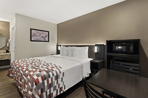 Superior Room, 1 King Bed, Non Smoking | Desk, laptop workspace, free WiFi, bed sheets