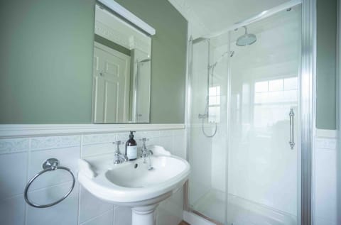 Double Room | Bathroom | Hair dryer, towels