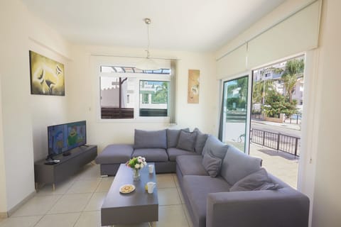 Villa, 3 Bedrooms, Private Pool, Garden View | Living area
