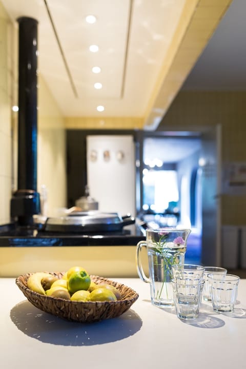 Deluxe Villa | Private kitchen | Fridge, microwave, oven, stovetop